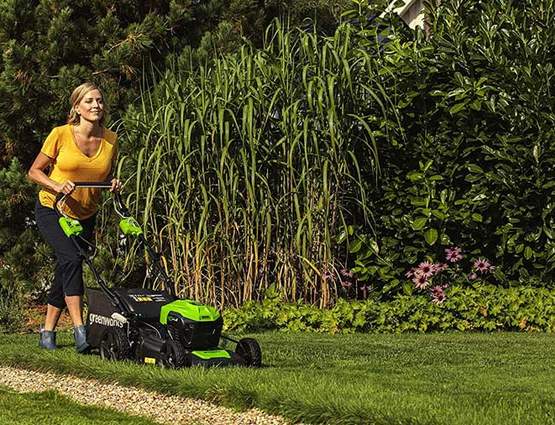 Tondeuse à gazon sur batterie tractée greenworks GD40LM46SPK4